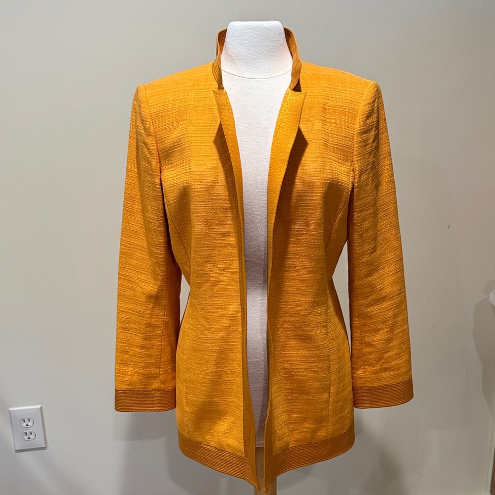Elegant Women's Yellow Blazer